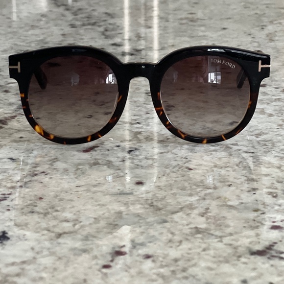 Barely worn TOM FORD sunglasses